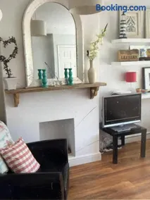 4 bed bright house, garden,parking near city centre - Image 2