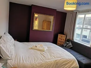 Family Friendly I Pets Welcome I Short Walk to Railway Station I 10min Drive to Safari Park - Image 4