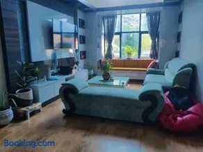 Hillside Penthouse with Panoramic Views - Image 2