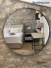 Monte Cristo Wines & Rooms - Image 1