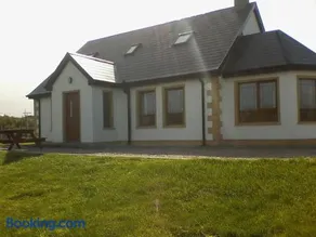 The lake house - Image 1