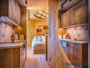 Luxury Chalet Strachan - Jacuzzi and Sauna - Image 2