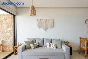 Oceanfront condo with terrace - Image 1