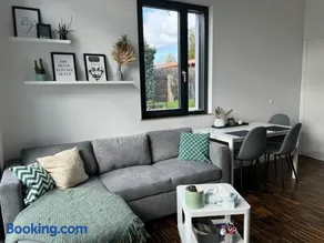 helle Ferienwohnung in Architektenhaus mit Garten und beheiztem Außenpool - Image 4