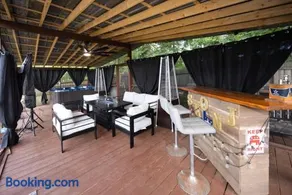 Relax, Retreat, and Unwind, in this Quiet getaway! - Image 4