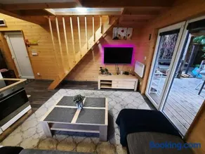 Útulná chatka pri vode v čarokrásnej prírode - Image 5