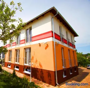 Riviéra Apartmanház - Image 4
