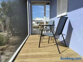 Studio with a water view - Image 4