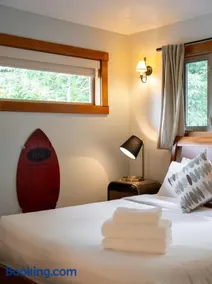 South Swell Tofino (formerly Blue Heron Waterfront Home amid Old Growth Cedars) - Image 4