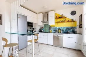 GuestReady - Contemporary Apt in the 20th Arr - Image 2