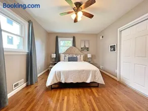 Entire Private 3 Bedrooms 1 Bathroom Single House with Fenced Garden - Image 5
