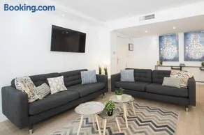 Stylish *NEW* Apartment in Alicante w/ 4 bedrooms - Image 4