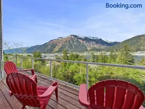 Juneau Escape Ocean Views, Deck & Soaking Tub - Image 2