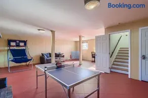 5 Acre Farmhouse Near Nashville! - Image 3