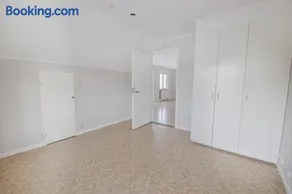 Central two-room apartment with a large balcony - Image 5