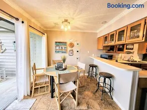 Farr Shores Cozy Retreat - Image 3
