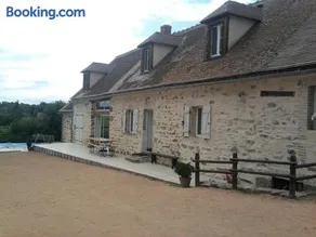 Gîte Rustique et Moderne avec Piscine et Animaux Acceptés - Image 2