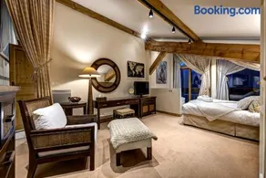 Chalet Serena - luxury 7 Bedroom Chalet, Pool & Spa - Image 2