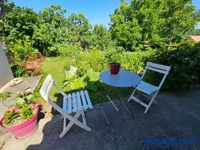 Maison de jardin vue montagne - Image 1