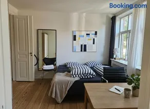 City Center Apartment with Balcony, Garden & Free Parking - Image 4