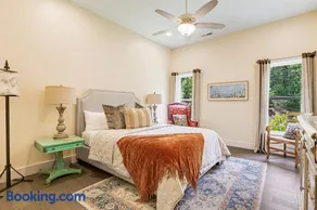 Friendswood - Quaint Home on Horse Farm, Gorgeous Views! - Image 3