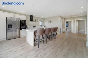 Seaview Lodge Apartment 'Sleeping 4 Guests' - Image 3
