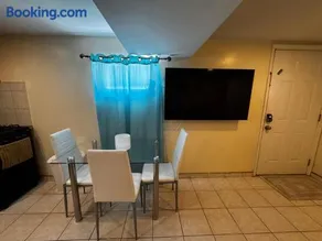 Queens NYC Private One Bedroom Bathroom Kitchen - Image 2