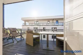 Admiralssuite - Exklusive 5-Sterne-Ferienwohnung mit Westbalkon in der Seefahrtsschule Wustrow - Image 2