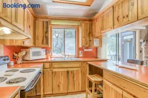 Sisters Beach Retreat - Image 4