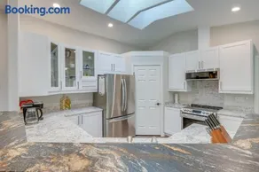 Modern Bellingham Home for work & play, beach access - Image 3