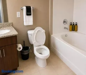 Downtown Tulsa Apartment Near Arts District Pool - Image 4