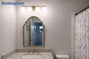 Modern 4 - Bedroom Escape 6- Beds, 3- Baths Work Groups and Families - Image 5