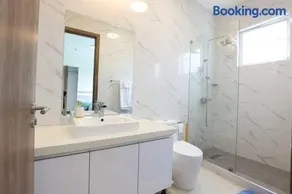 Kensington Gates luxury Condo - Image 3