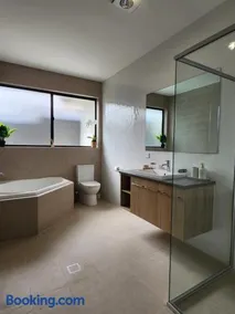 Holiday at the Beach, Spa Bath, King Bed with TV - Image 2