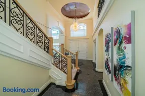 Cozy home near YVR with parking - Image 5