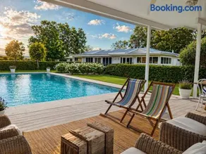 Mt Hope Farmstay 2 houses 16 guests 700 acres pool tennis crt - Image 1