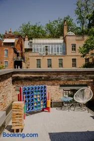 Stunning 4BR Townhome Rooftop City Views - Image 2