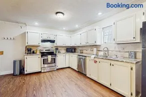 Cozy Lake Duplex Sleeps 5 Games Dog-friendly - Image 3
