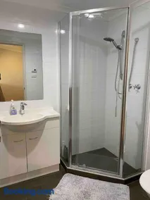 Modern spacious apartment, Airconditioned, WIFI & coffee machine - Image 5