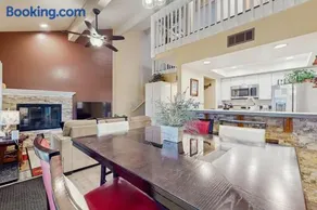 Updated Condo with Lake Views Heated Floors Soaking Tub Pool & Spa Access - Image 3