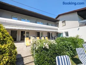 See 09 - Großzügiges Terrassenstudio in Seenähe - Image 3