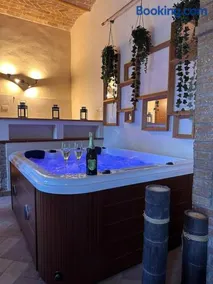 Relax nella jacuzzi in Toscana - Image 3