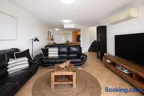 Spacious 3BR Retreat with Pool Spa in Great Location - Image 2