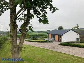 2 bedroom 4 person purpose built single story barn - Image 2