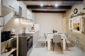 Stylish 1BR Townhouse near Valletta - Image 1