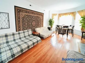 Stone Mansion Sleeps 10-20 Free TV & Parking - Image 5