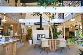 KIIIYA cafe&hostel - Image 2