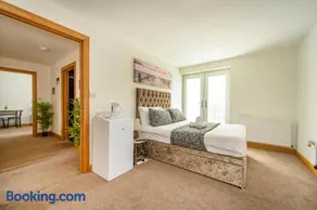 RA7C For your most relaxed & Cosy stay + Free Parking + Free Fast WiFi  - Image 5