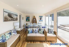 Beachside Apartment, 2 Pilots Point - Image 5