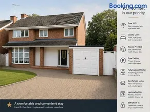 Premium 3 Bed Detached House with Private Driveway and large Garden for Contractors and Families - Image 1